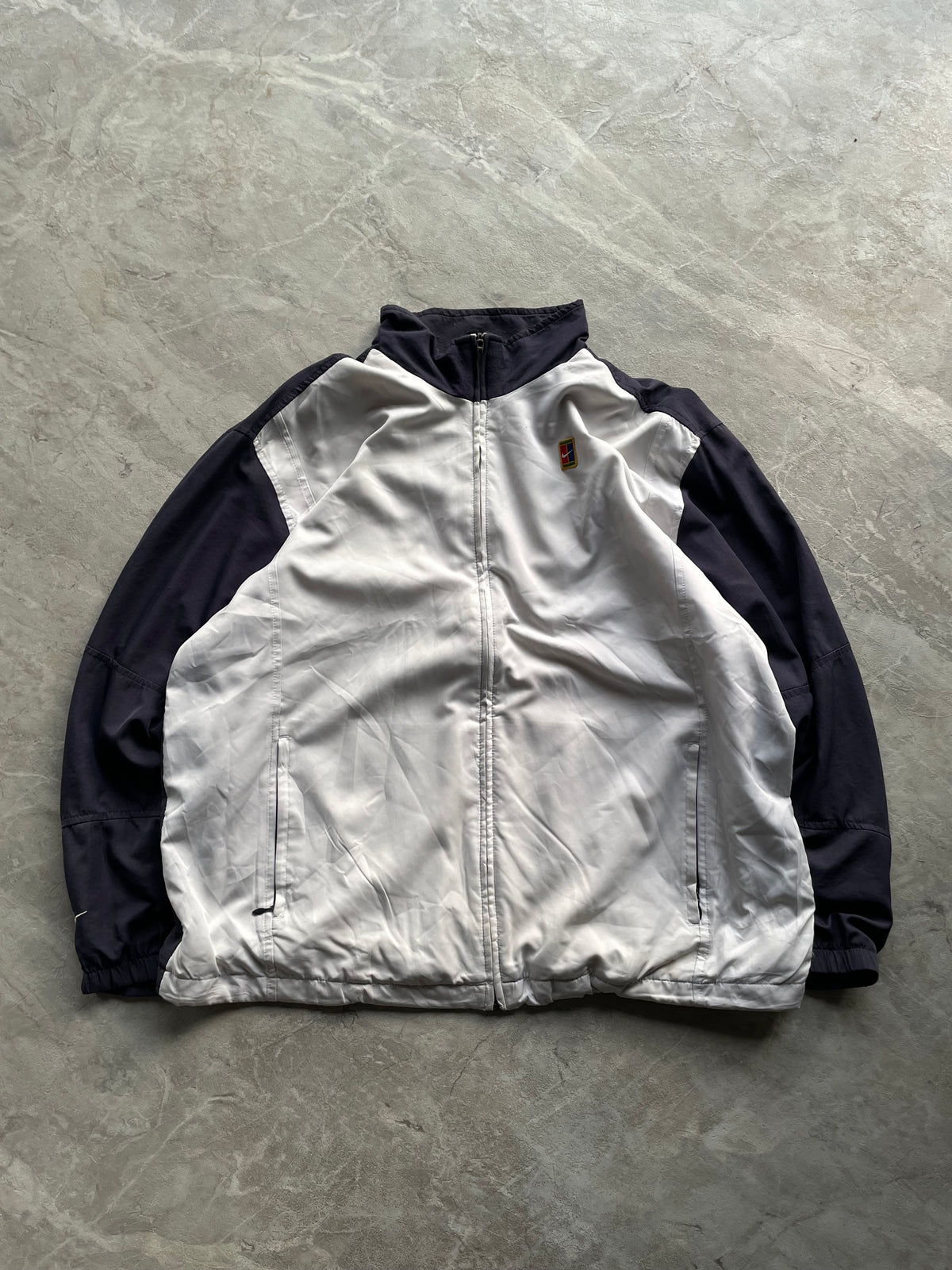 NIKE WHITE AND DARK GREY WINDBREAKER-XL