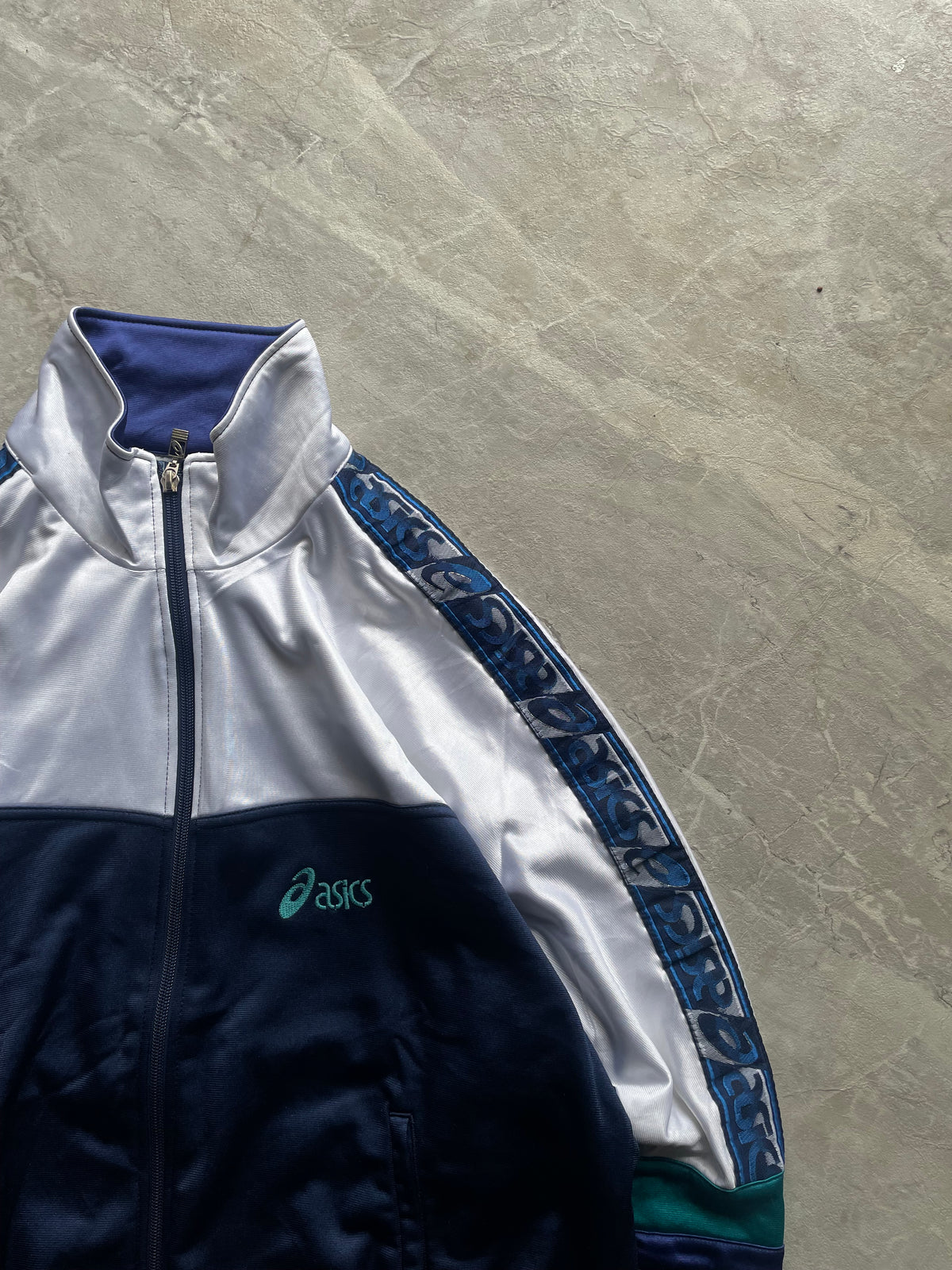 VINTAGE ASICS WHITE AND  BLUE TRACK  JACKET-L