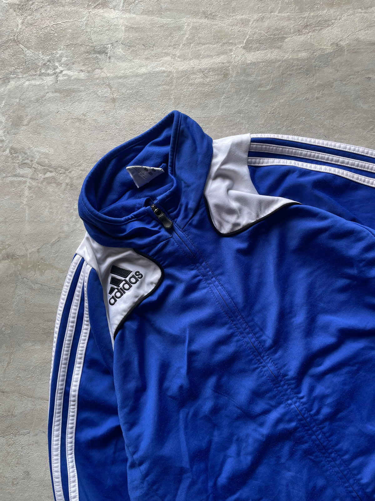 WHITE AND BLUE ADIDAS TRACK JACKET-L