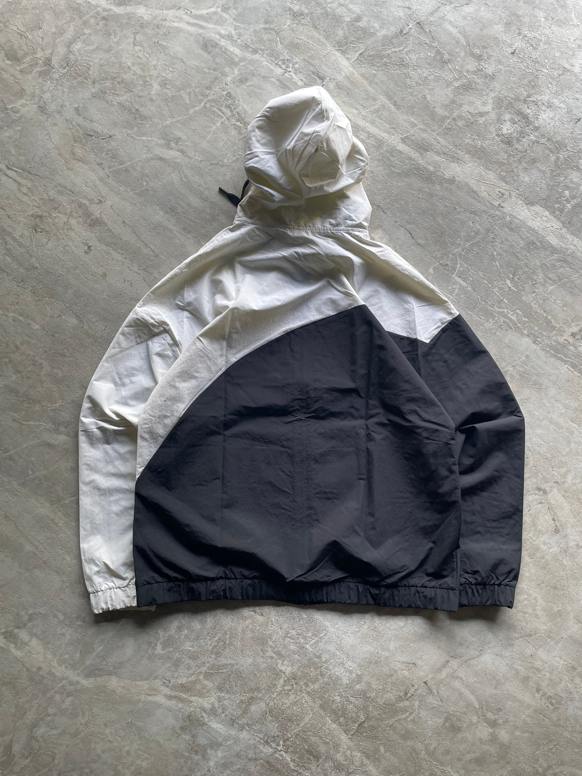 WHITE AND BLACK HOODED REEBOK JACKET-L
