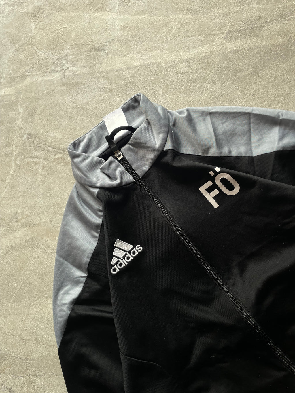BLACK AND GREY ADIDAS TRACK JACKET-S