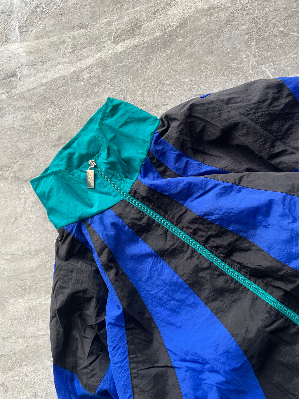 BLACK COLORBLOCKED WINDBREAKER-XL-2XL