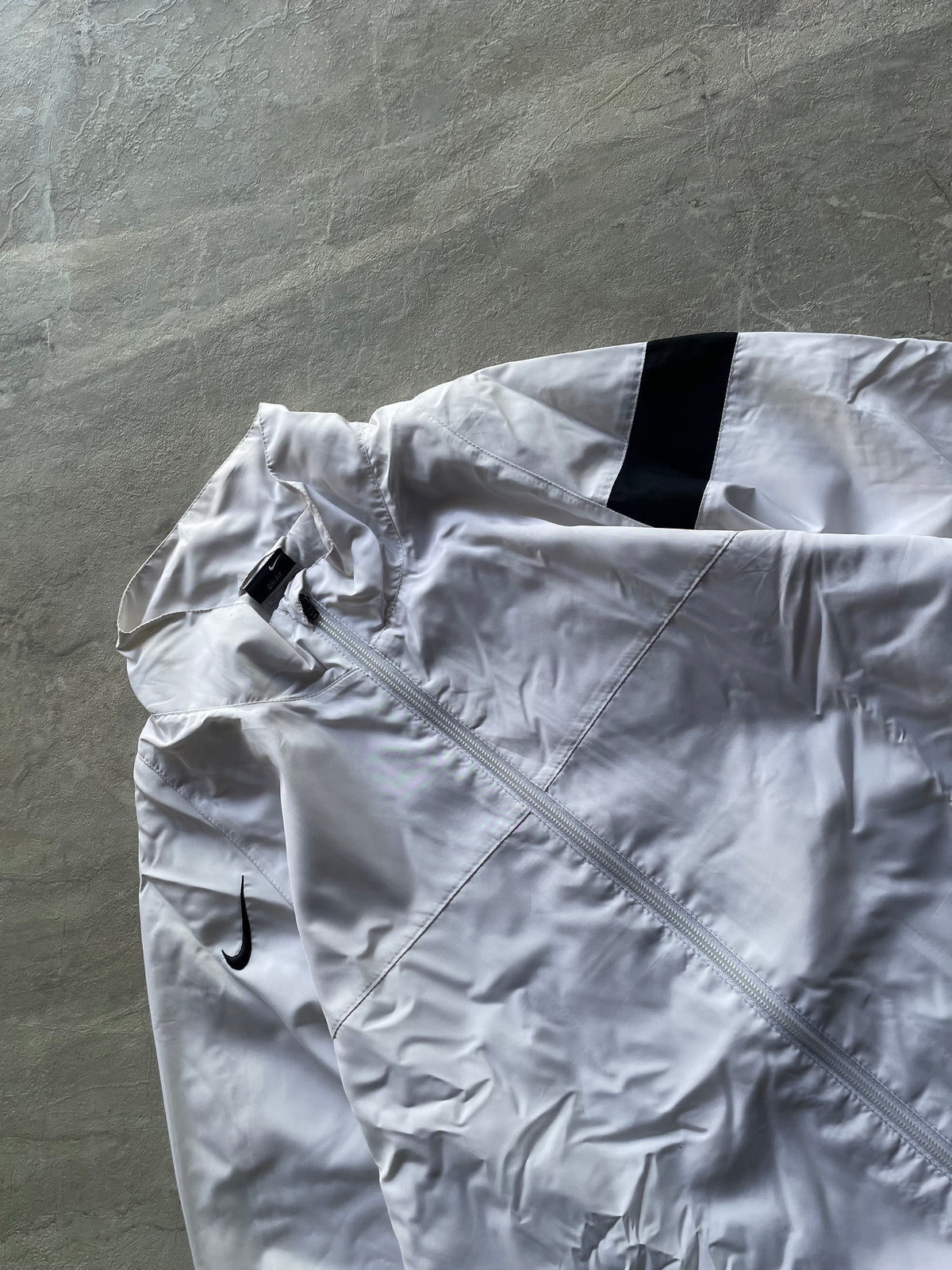 NIKE BLACK AND WHITE WINDBREAKER JACKET-L-XL