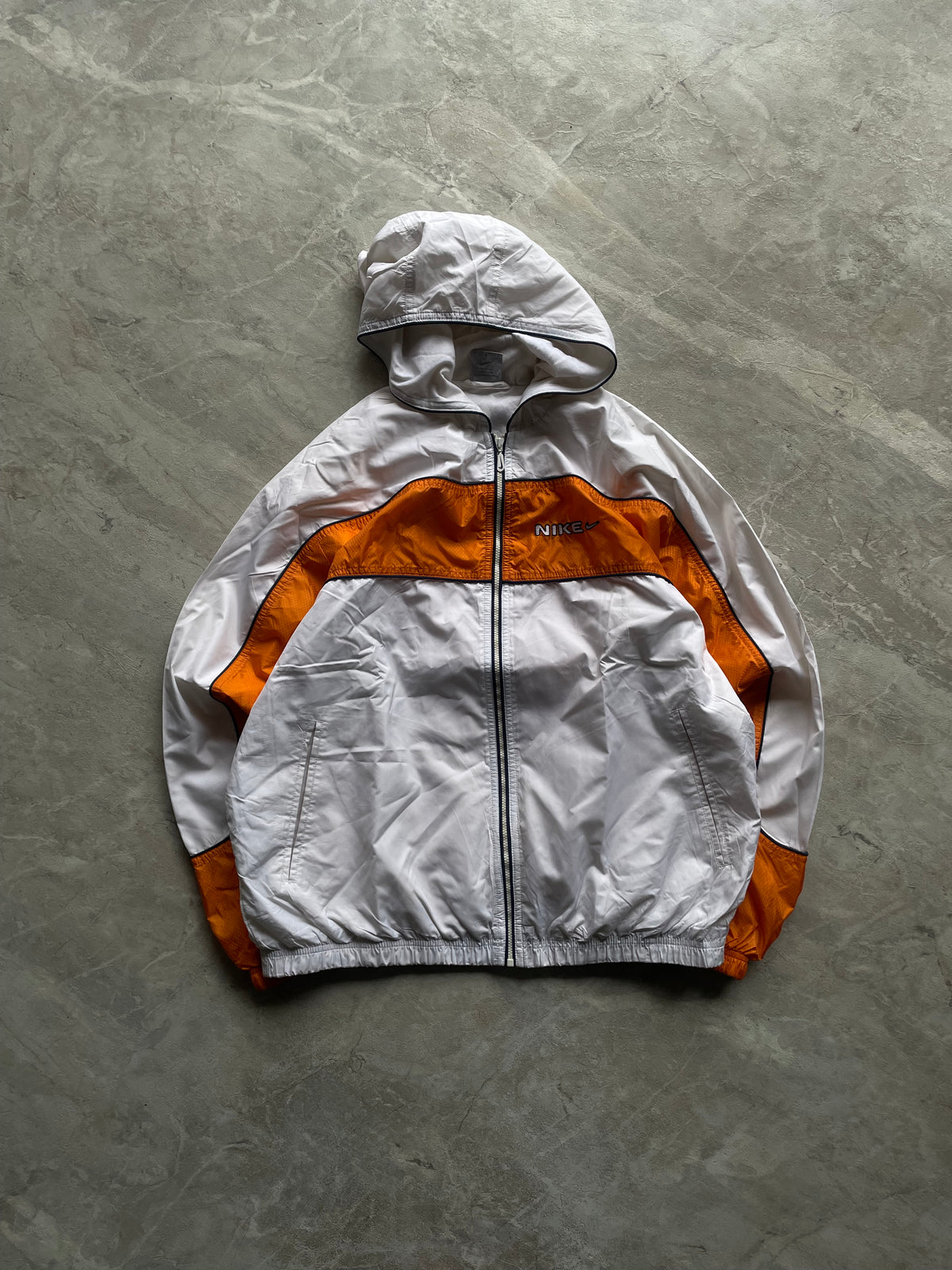 WHITE AND ORANGE NIKE AUTHENTIC WINDBREAKER-S-M