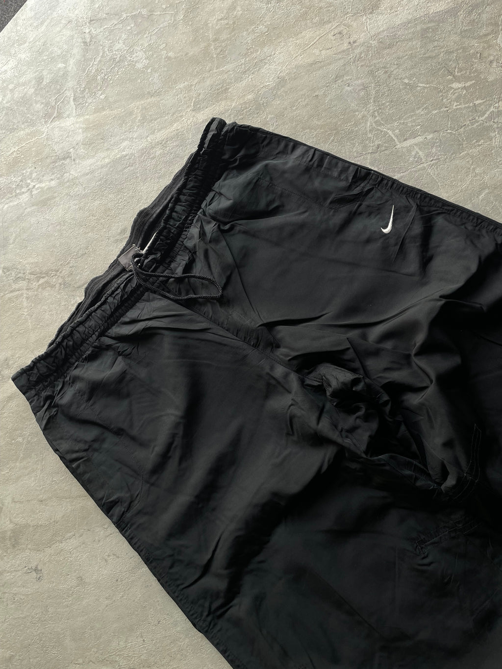 BLACK NIKE TRACK PANT