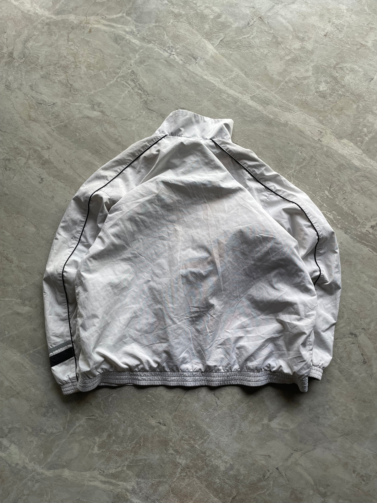 NIKE WHITE AND BLACK JACKET-XL