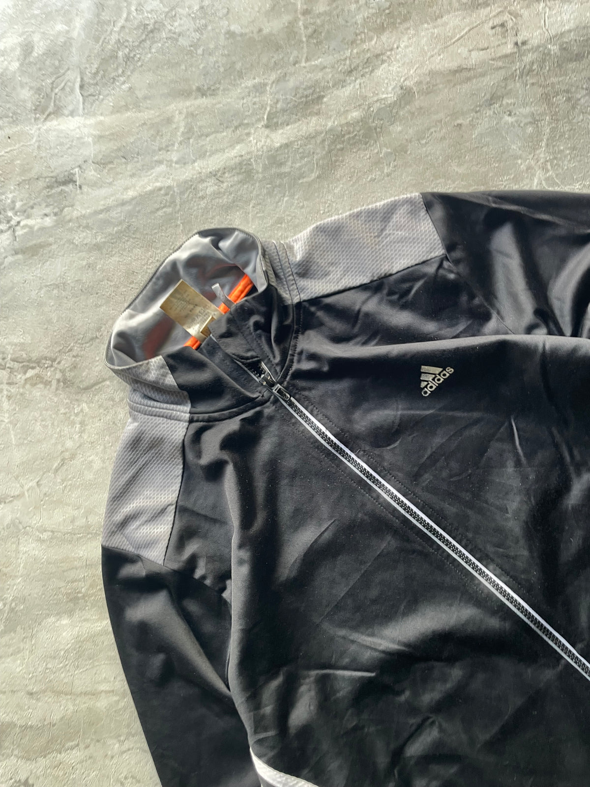ADIDAS GREY AND BLACK -M