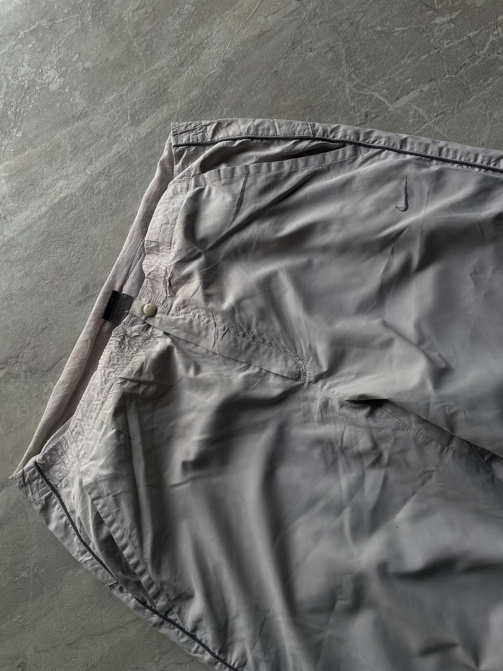 LIGHT GREY NIKE WOVEN TRACK PANT