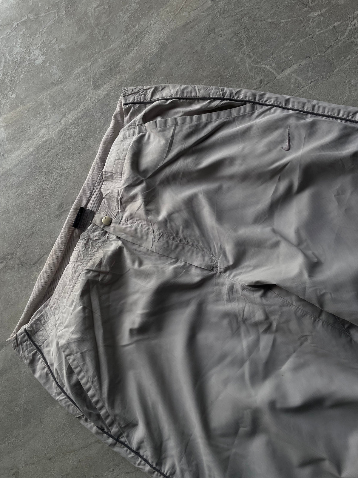 LIGHT GREY NIKE WOVEN TRACK PANT