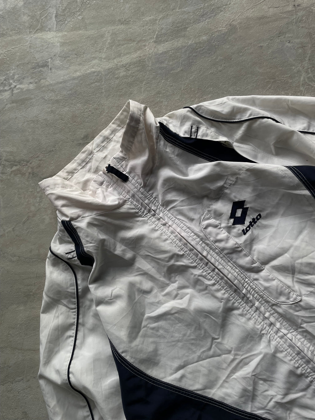 LOTTO WHITE AND NAVY BLUE ZIP-UP JACKET-L