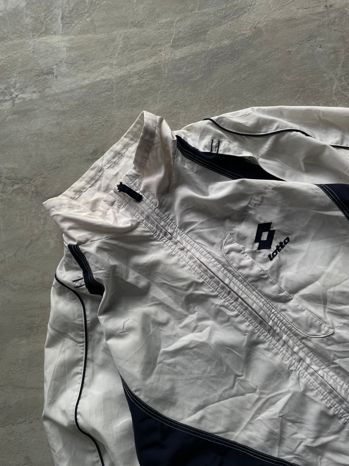 LOTTO WHITE AND NAVY BLUE ZIP-UP JACKET-L