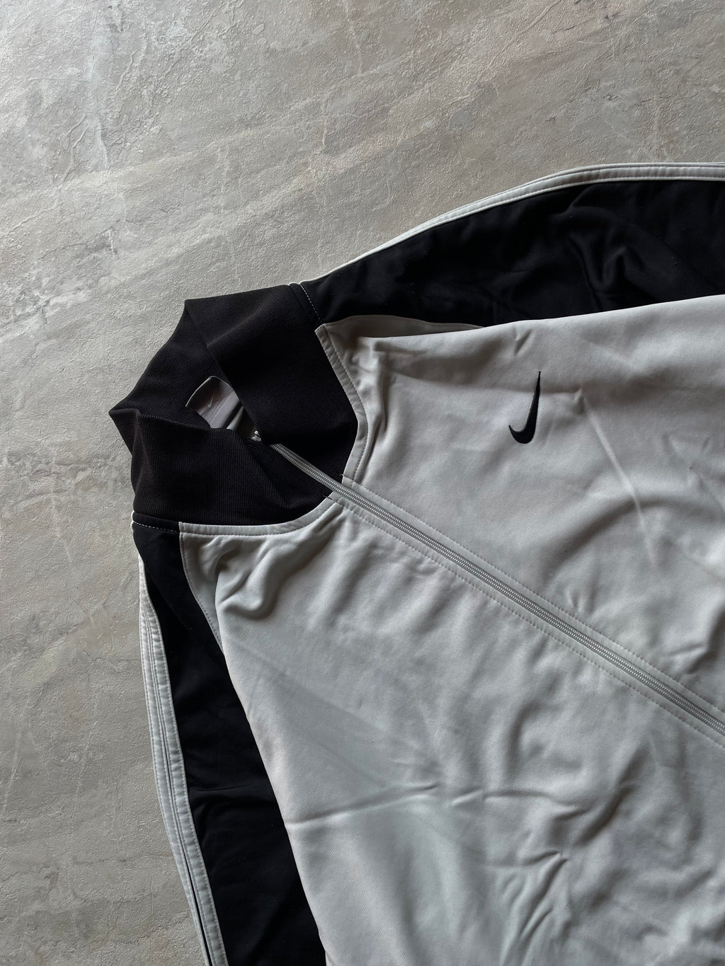 VINTAGE GREY AND BLACK NIKE TRACK JACKET-2XL