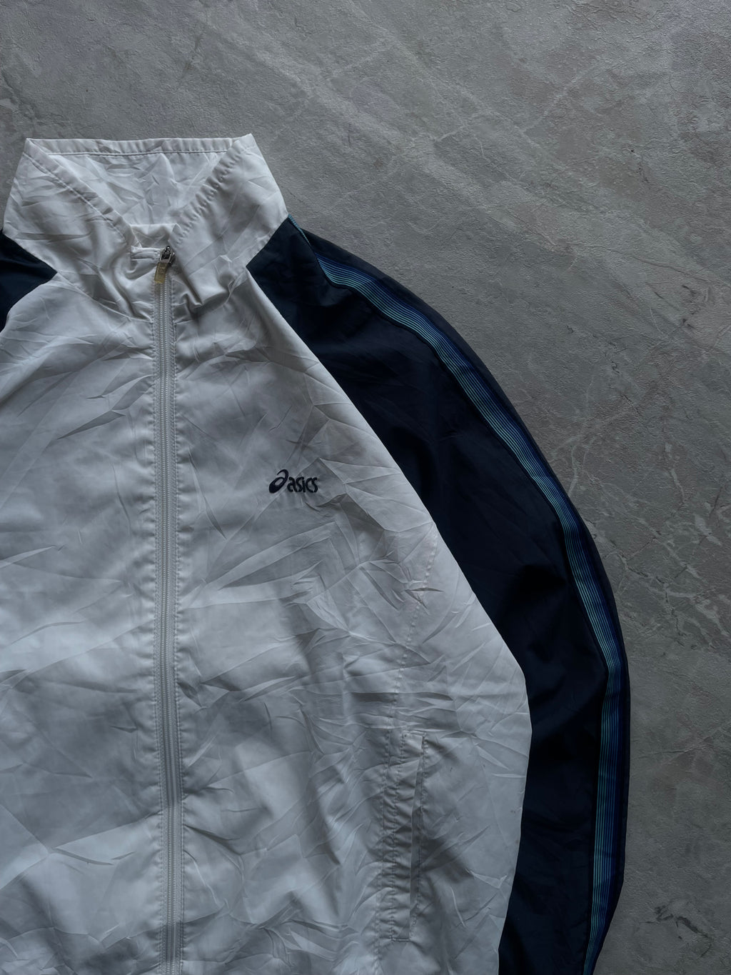 ASICS WHITE AND DARK NAVY COLORBLOCK TRACK JACKET-M