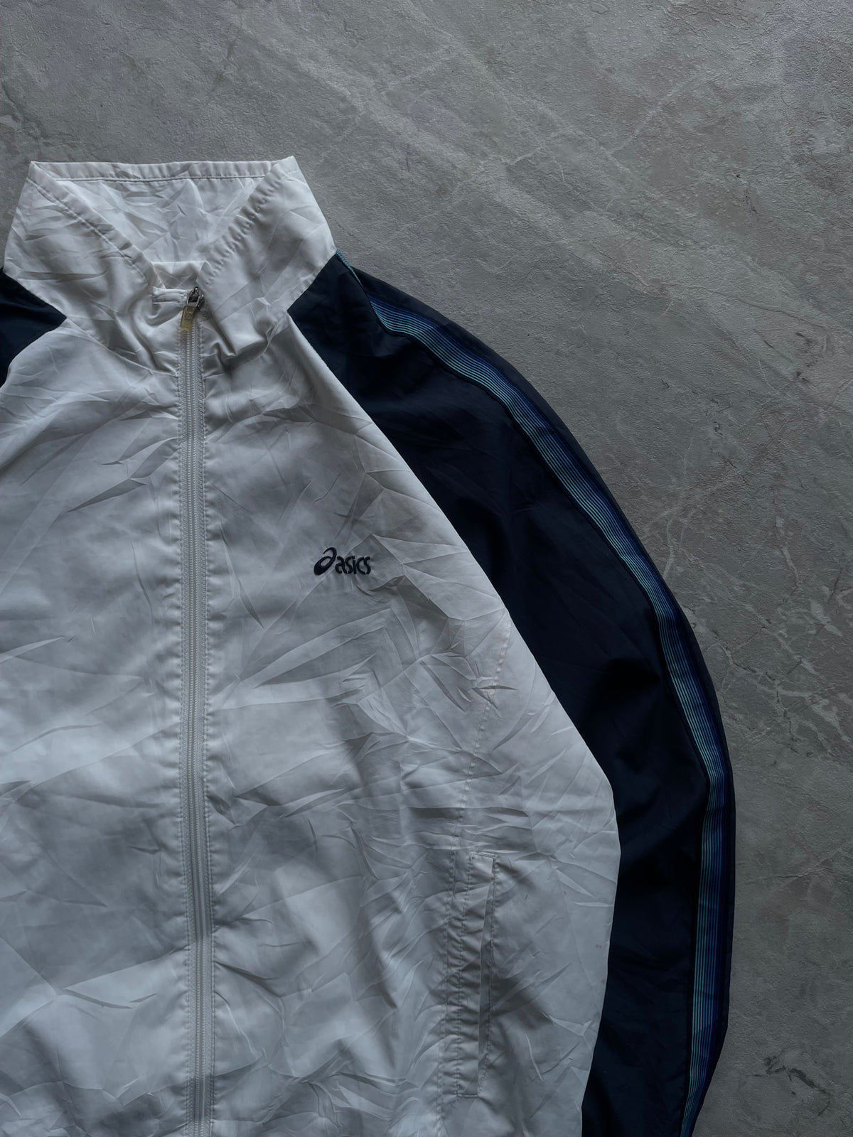 ASICS WHITE AND DARK NAVY COLORBLOCK TRACK JACKET-M