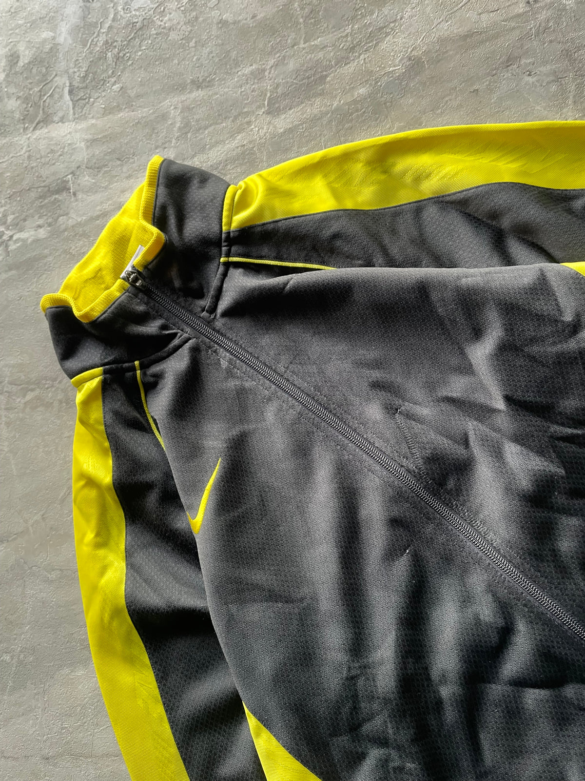 NIKE DARK GREY AND YELLOW TRACK JACKET-L