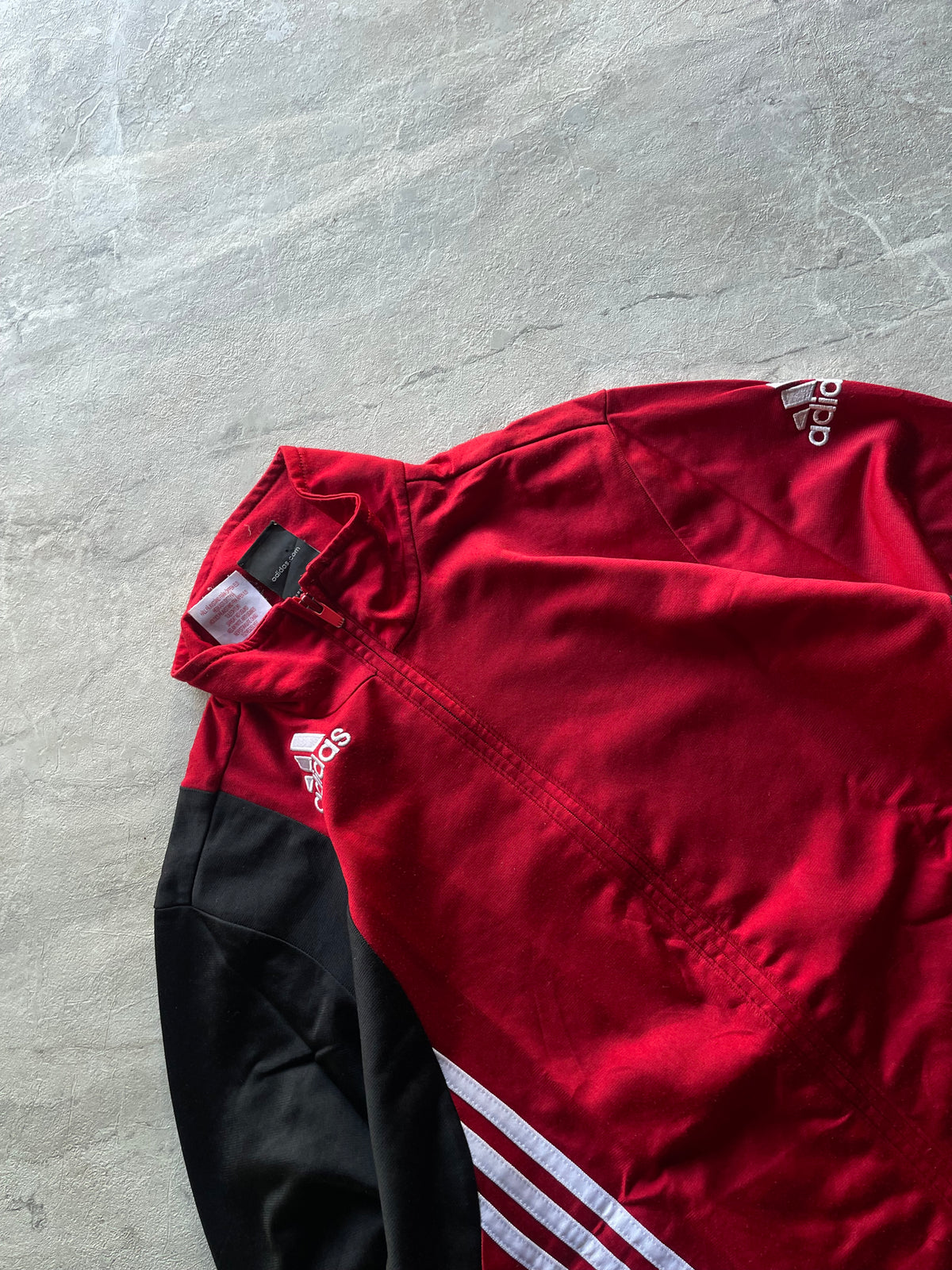 RED AND BLACK ADIDAS TRACK JACKET-S