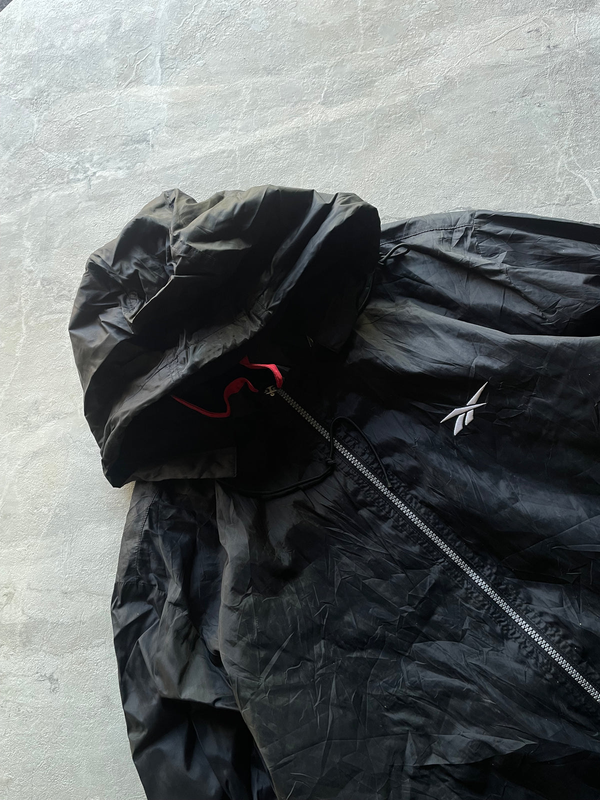 REEBOK RED AND BLACK HOODED JACKET-XL