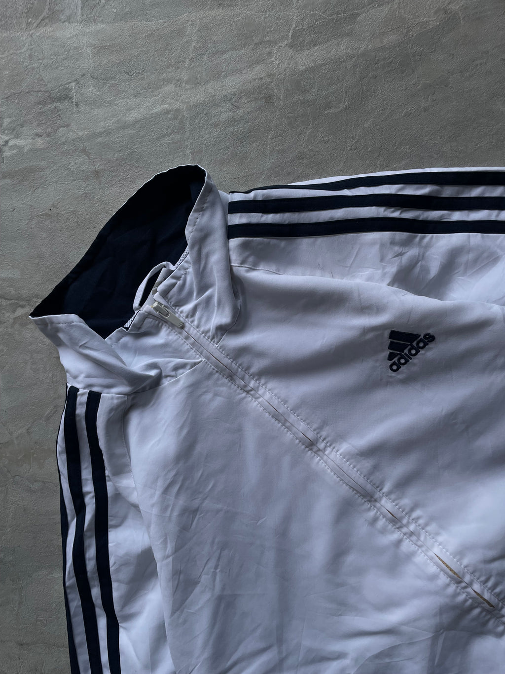 WHITE AND NAVY BLUE ADIDAS WINDBREAKER-L