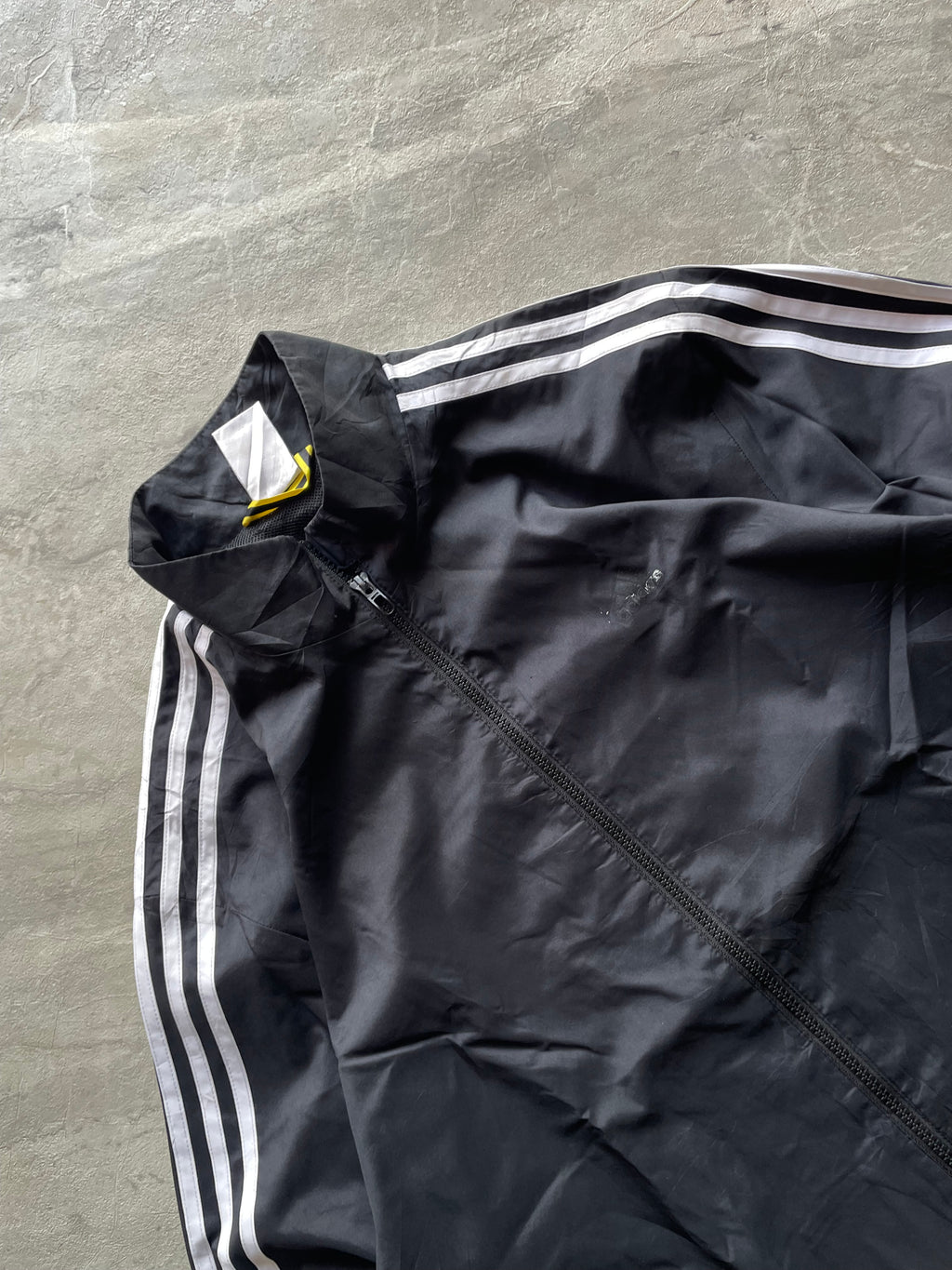 BLACK ADIDAS THREE LINED JACKET-M