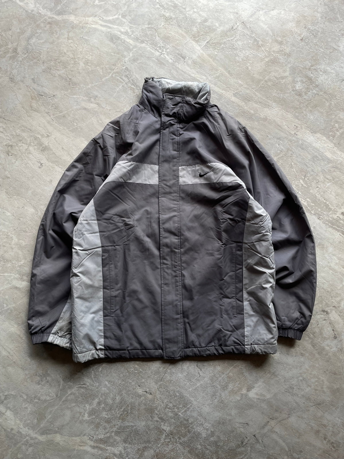 NIKE GREY AND SILVER -COLOR-BLOCKED PUFFER WINDBREAKER-L