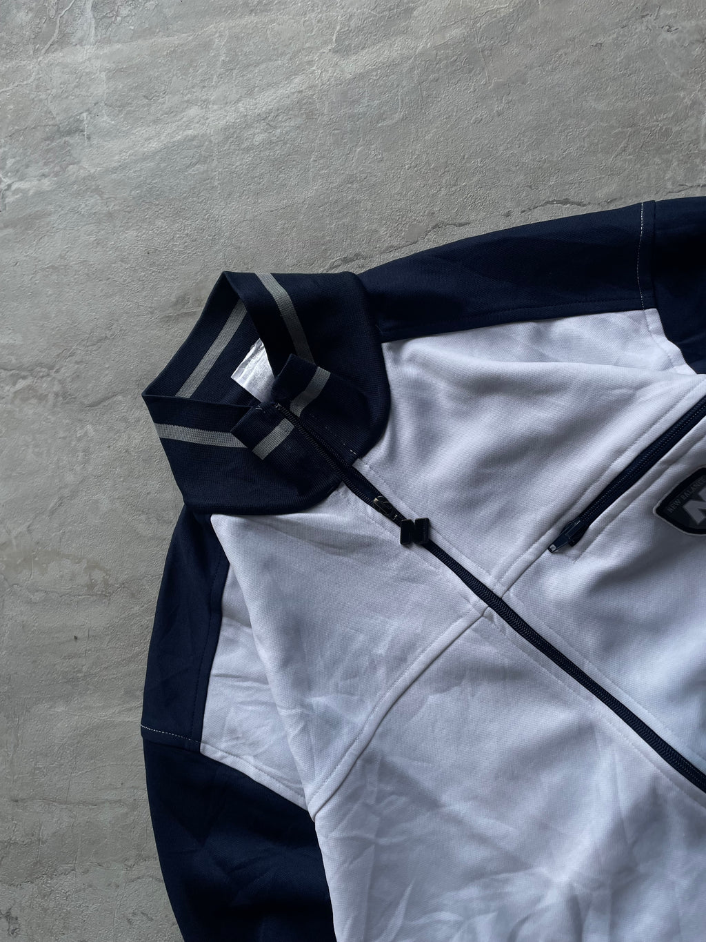NEW BALANCE WHITE AND BLUE TRACK JACKET-L