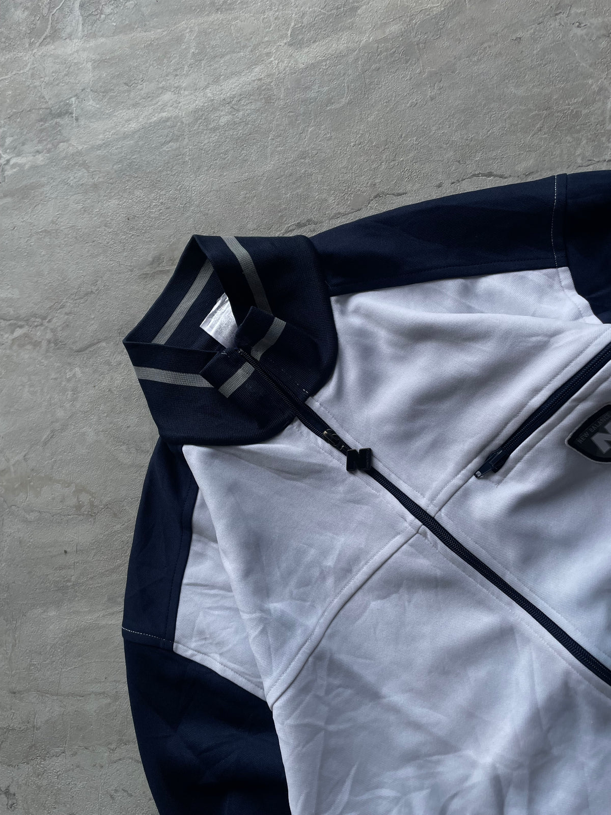 NEW BALANCE WHITE AND BLUE TRACK JACKET-L