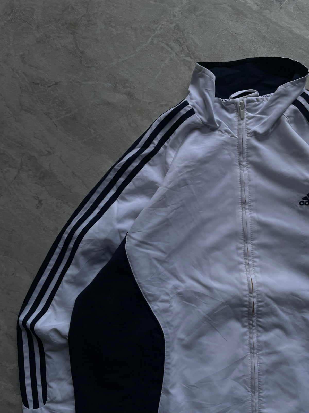 WHITE AND NAVY BLUE ADIDAS WINDBREAKER-L