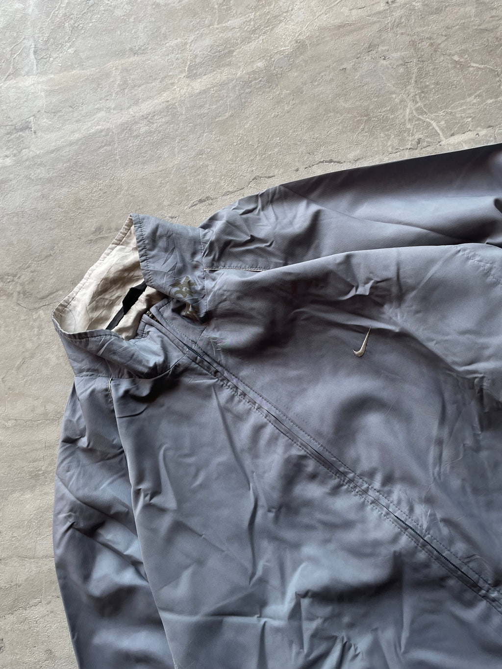 NIKE FULL-ZIP NYLON JACKET-L