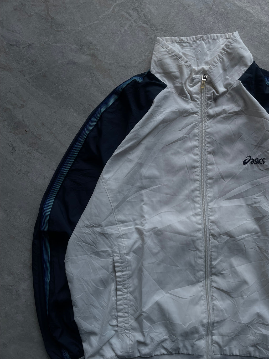 ASICS WHITE AND DARK NAVY COLORBLOCK TRACK JACKET-M