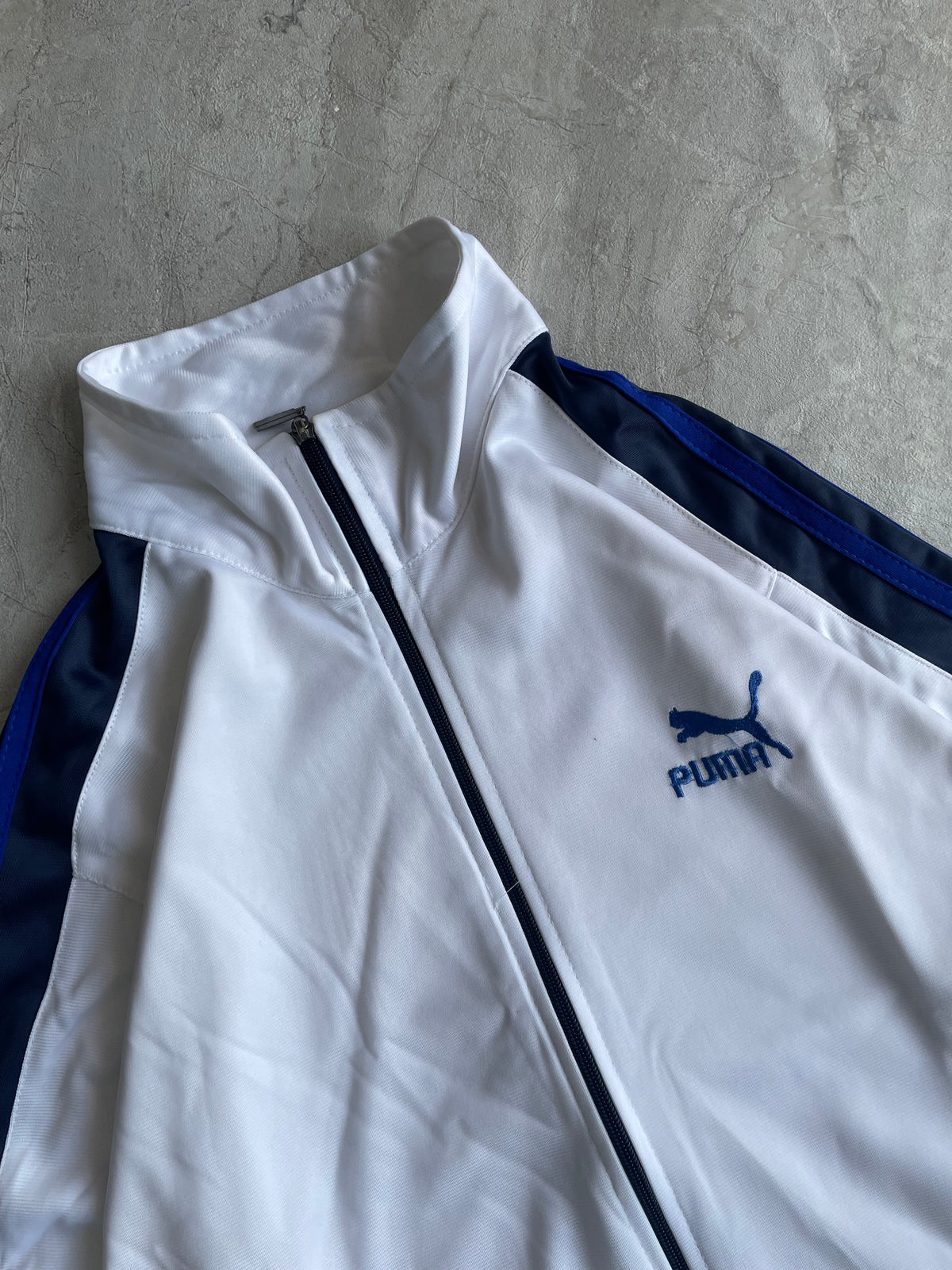 WHITE PUMA JACKET-M