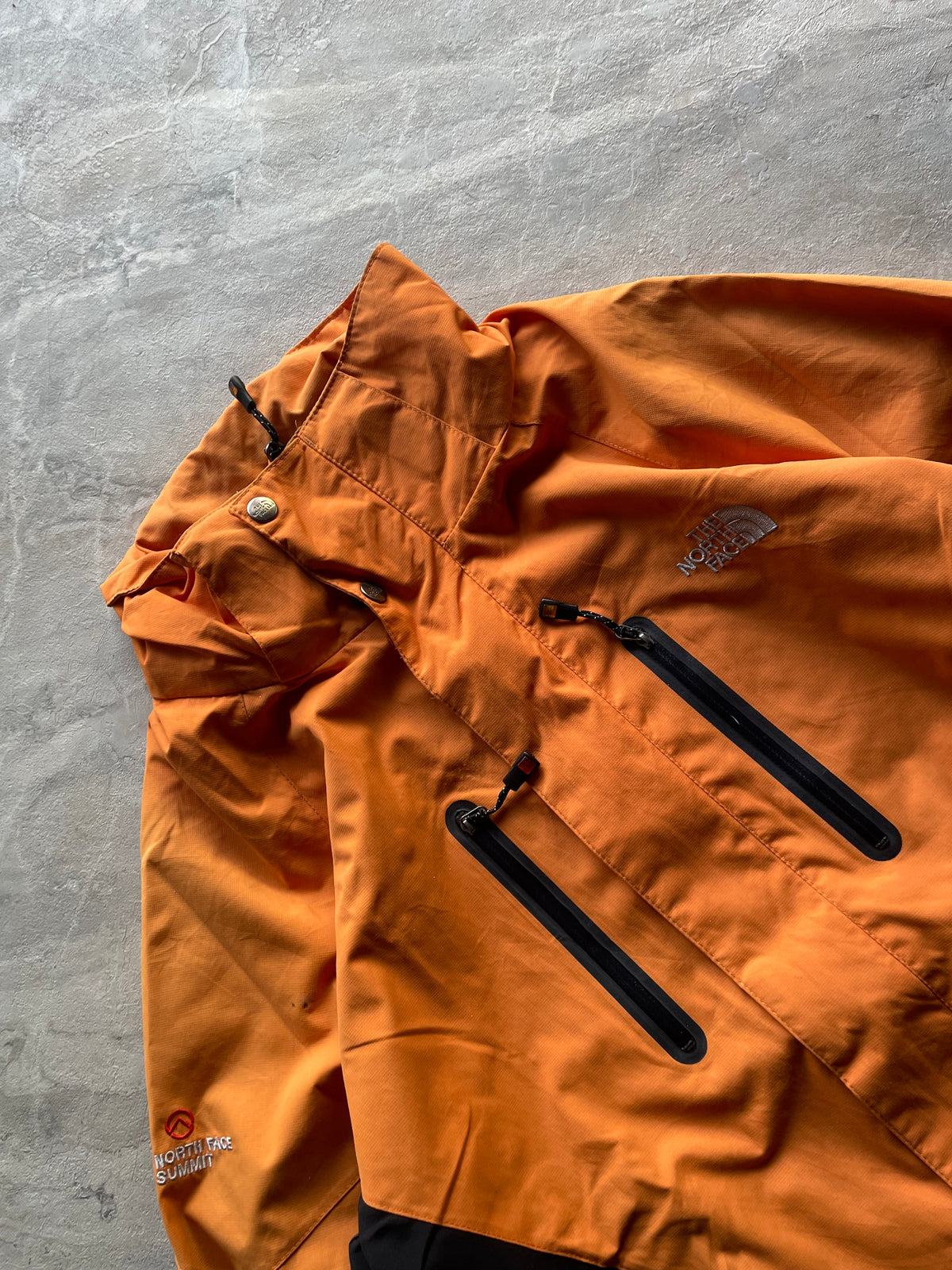 ORANGE AND BLACK ‘THE NORTH FACE ‘WINDBREAKER JACKET-XL