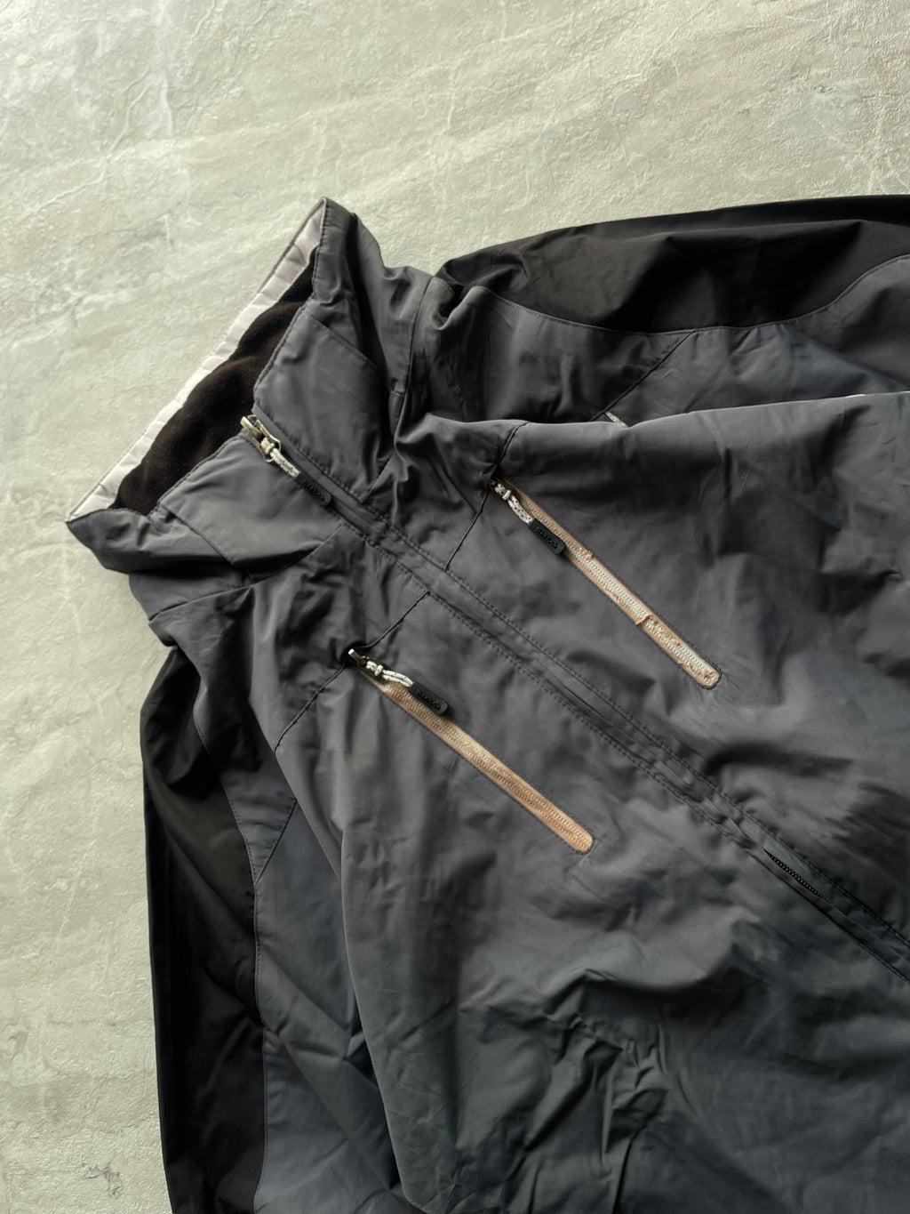 GREY REEBOK WINDBREAKER-L