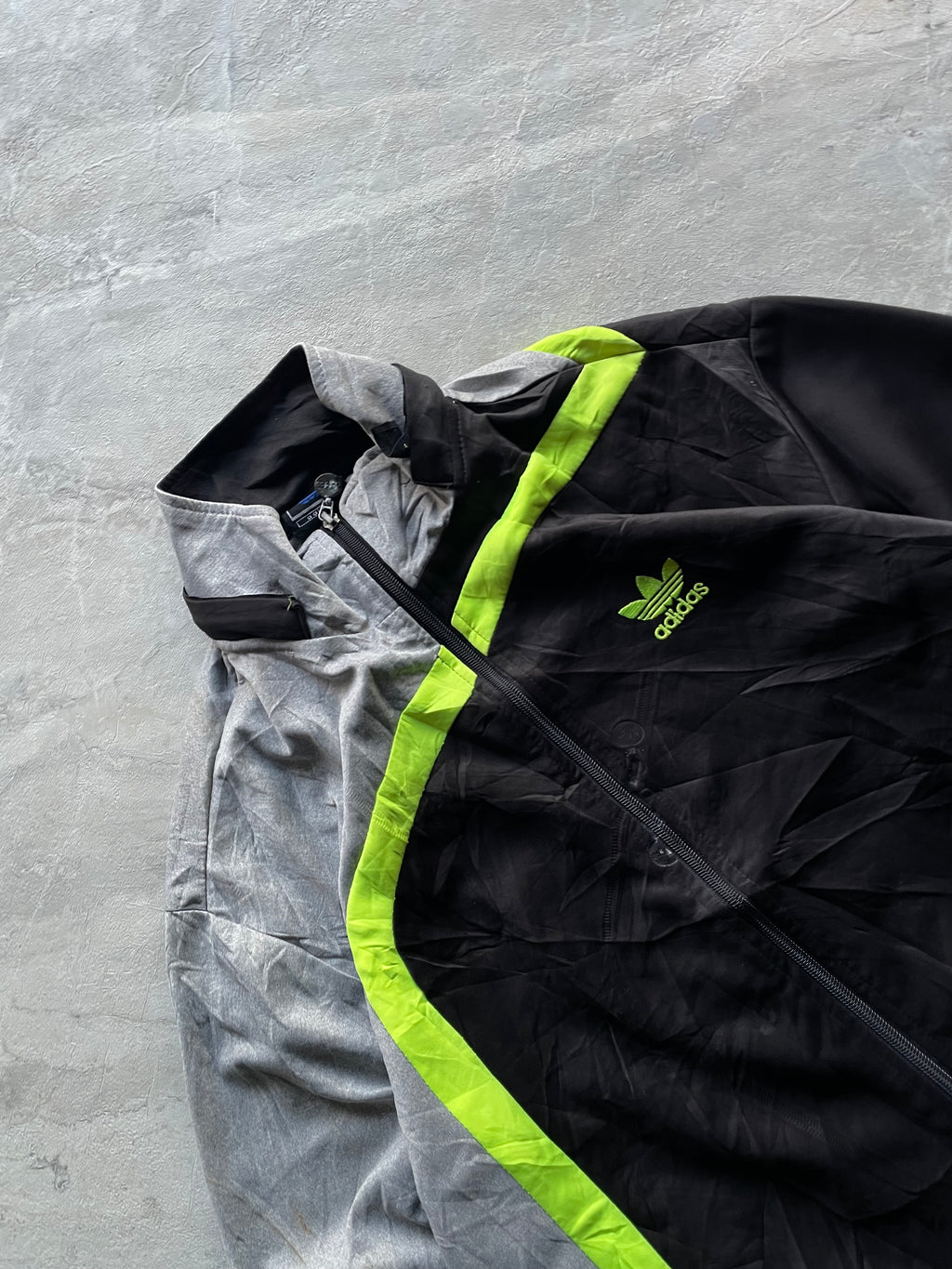 ADIDAS FULL-ZIP TRACK JACKET-L