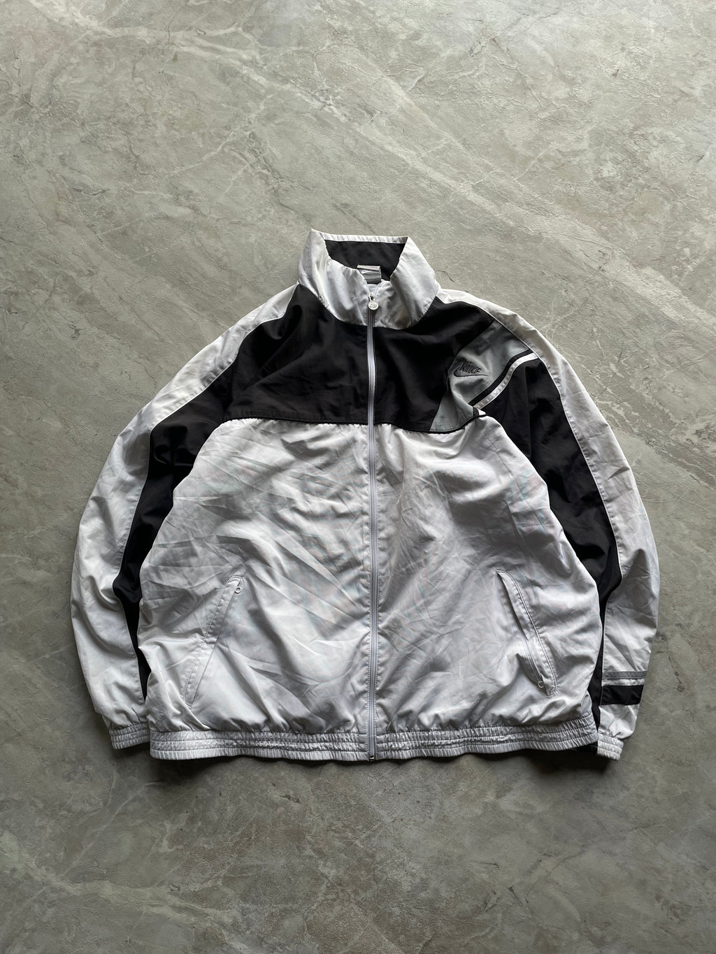NIKE WHITE AND BLACK JACKET-XL