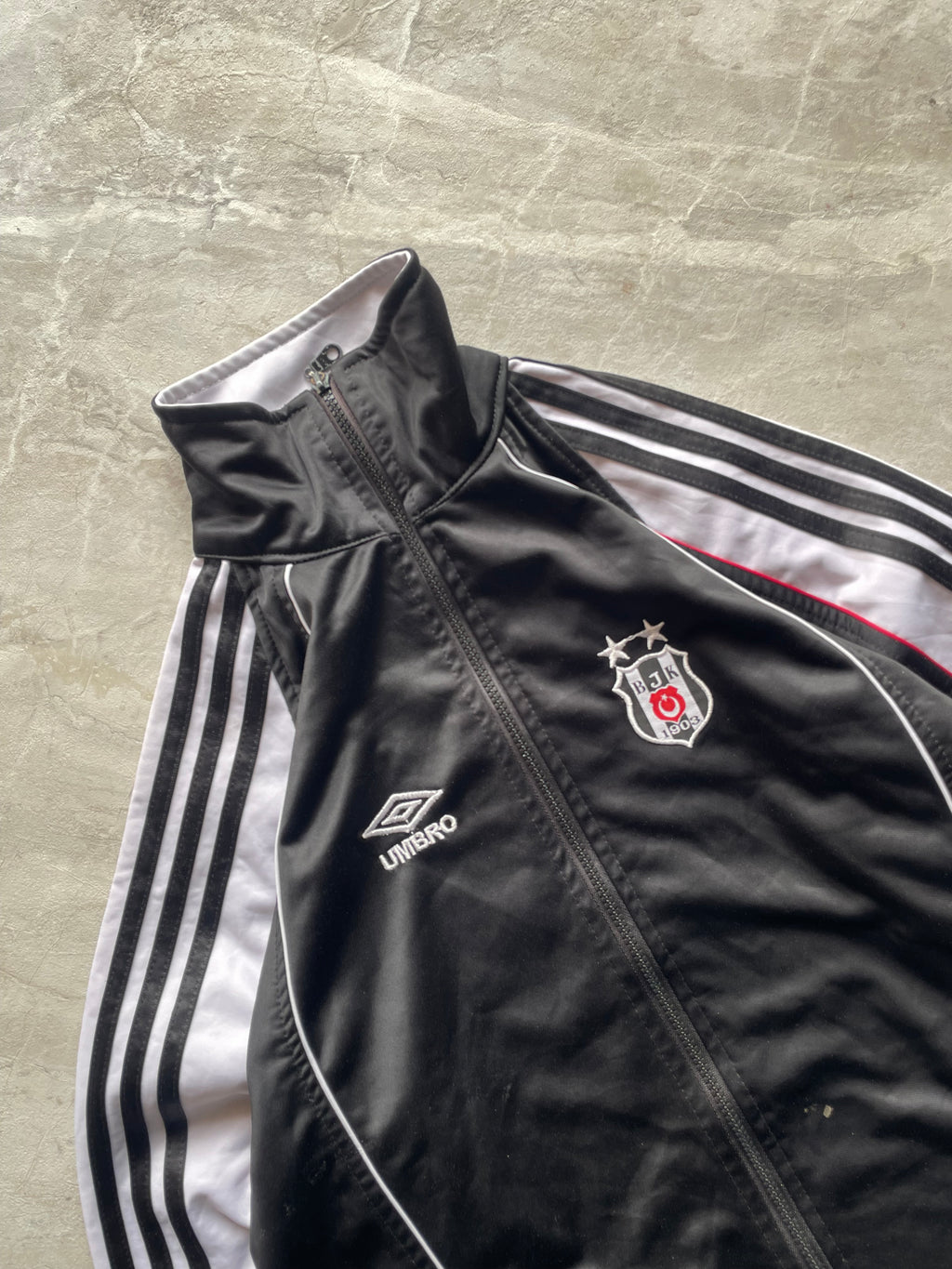 UMBRO BLACK AND WHITE TRACK JACKET-L