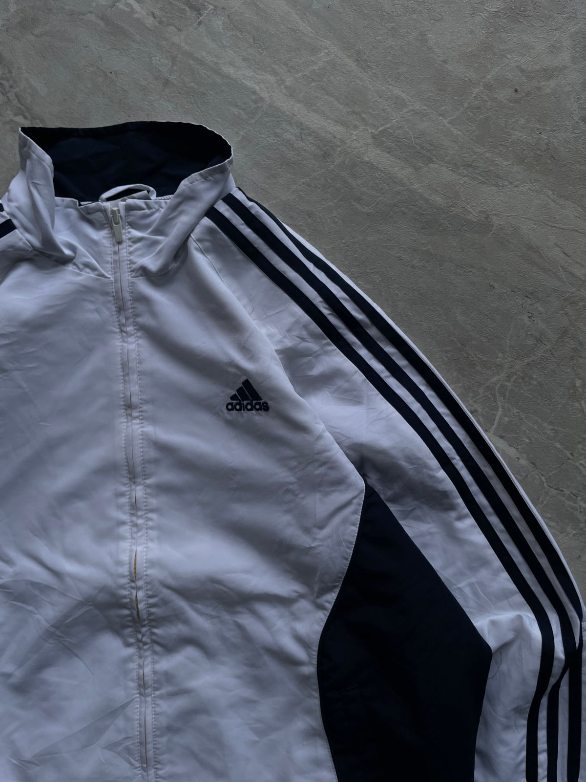WHITE AND NAVY BLUE ADIDAS WINDBREAKER-L