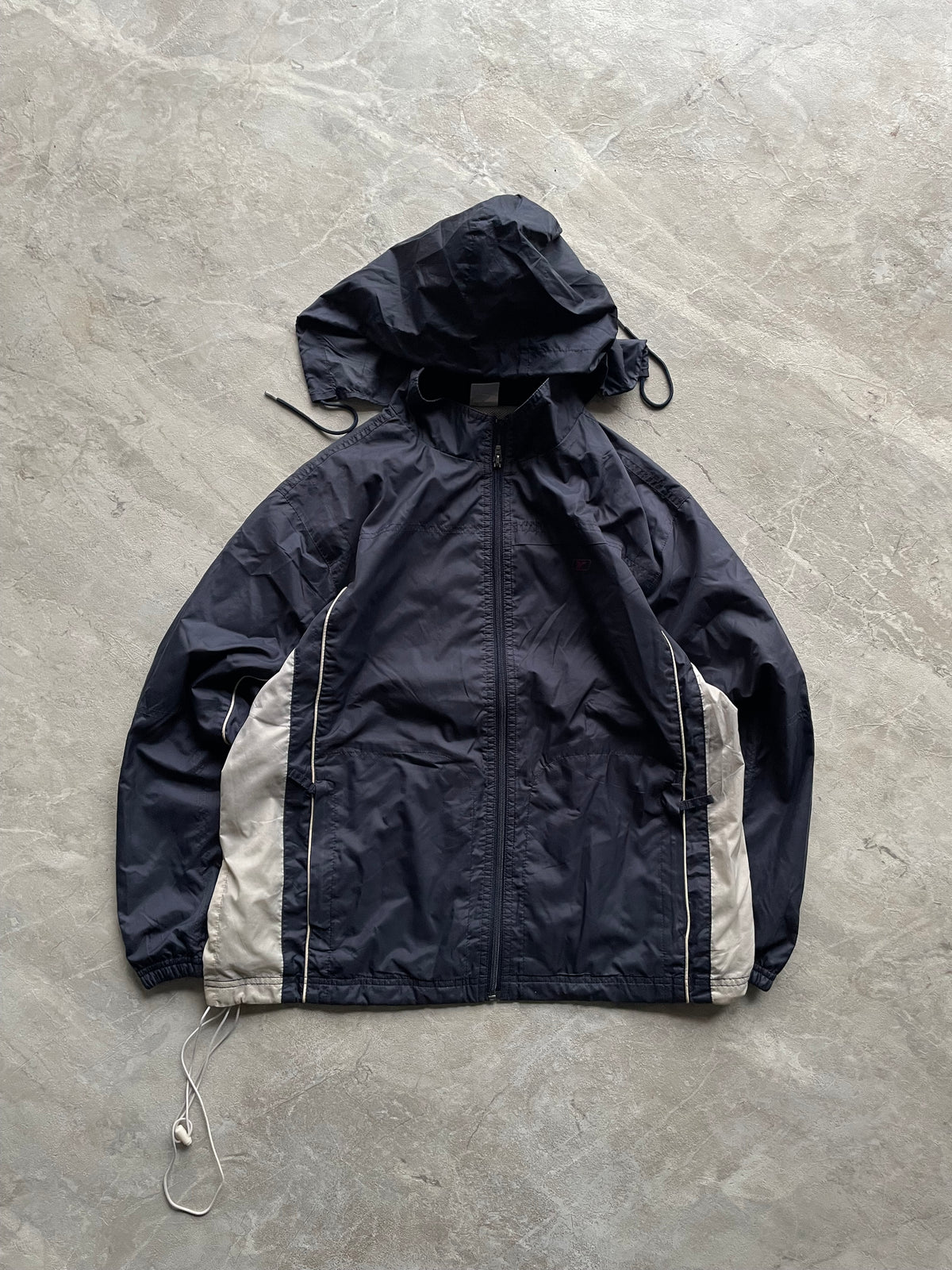 REEBOK BLACK AND WHITE HOODED WINDBREAKER -S