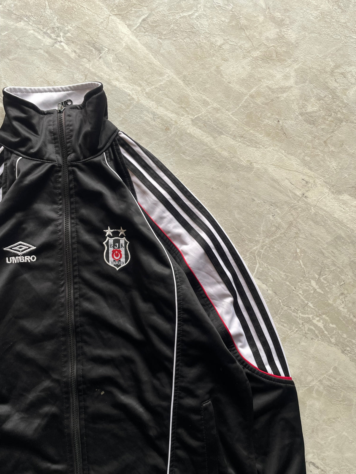 UMBRO BLACK AND WHITE TRACK JACKET-L