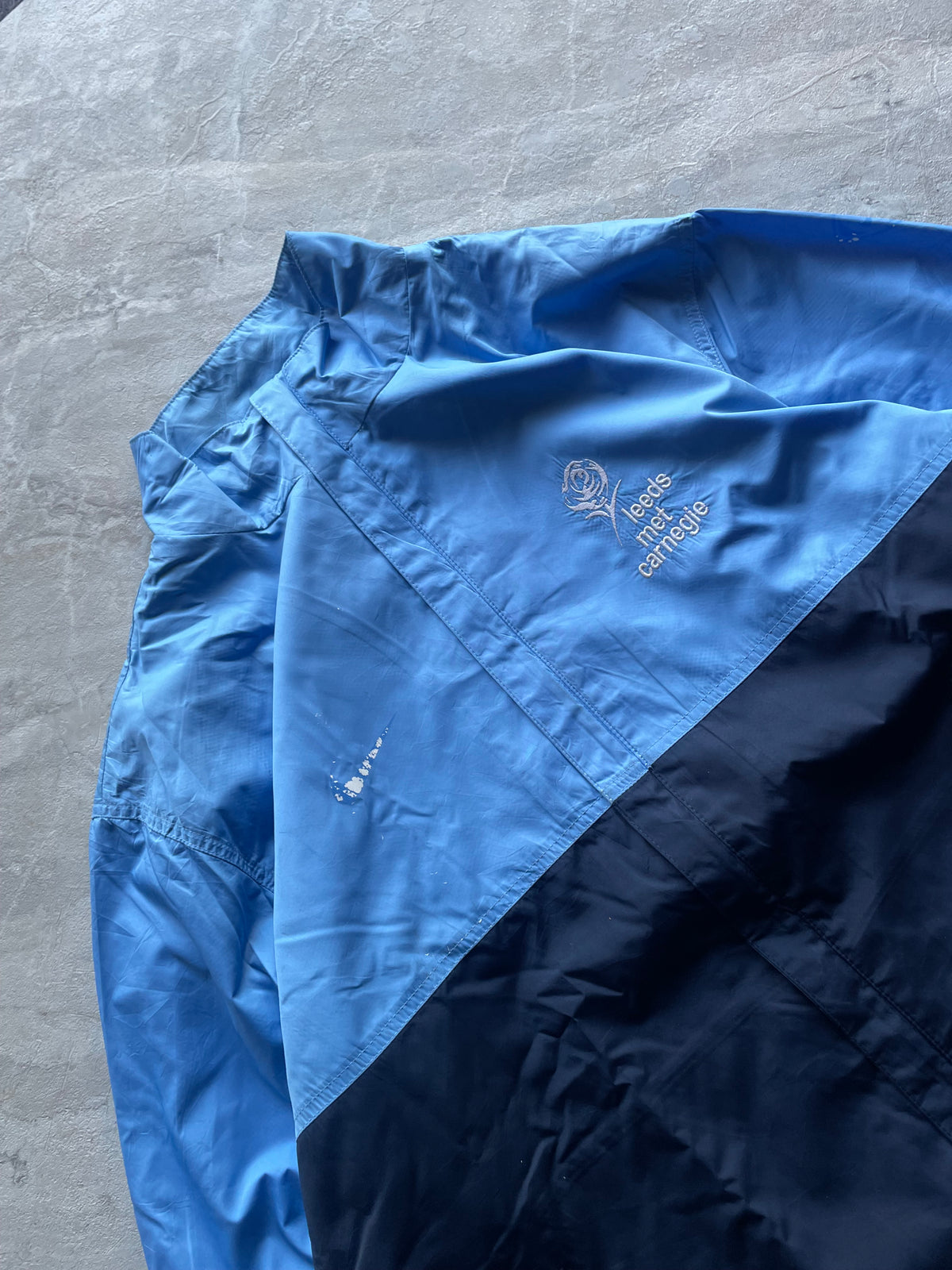 NIKE SKY BLUE AND NAVY BLUE WINDBREAKER-XL