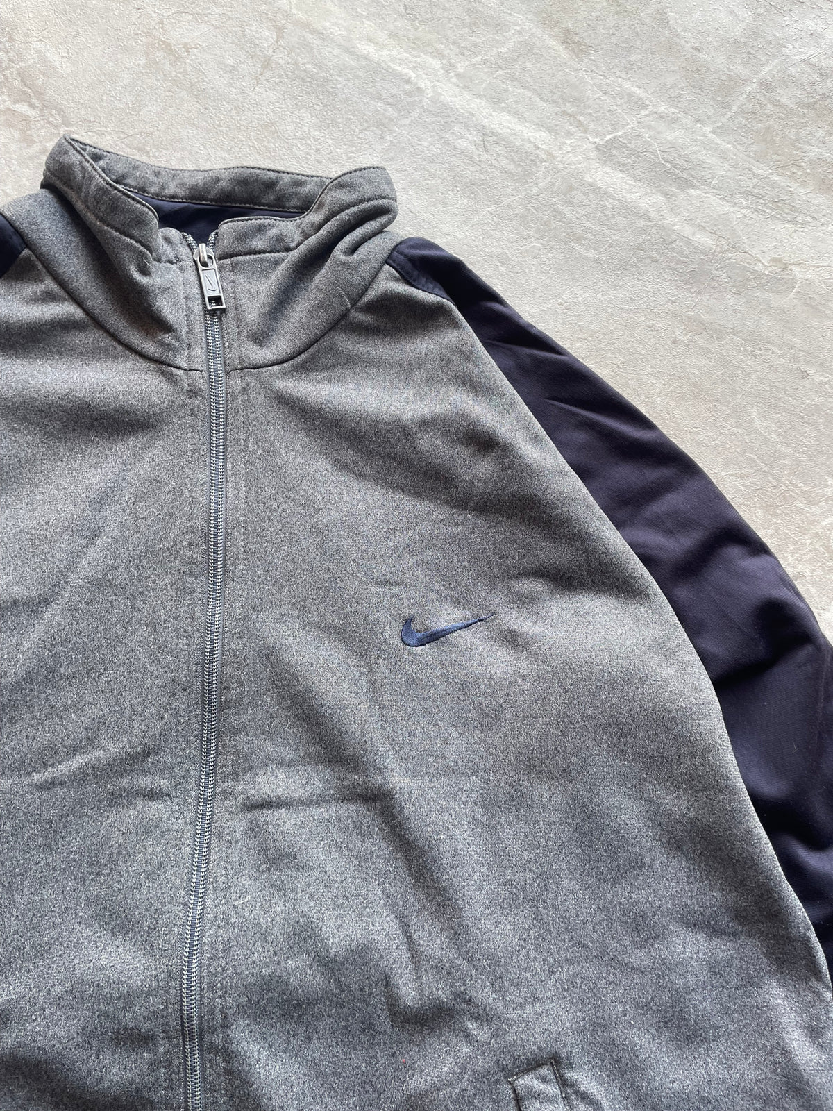 GREY NIKE ZIP-UP JACKET-L