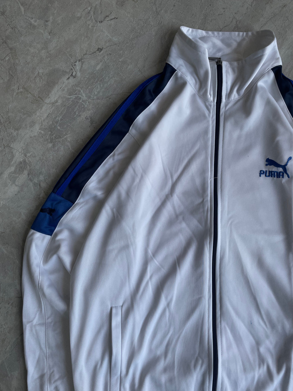 WHITE PUMA JACKET-M