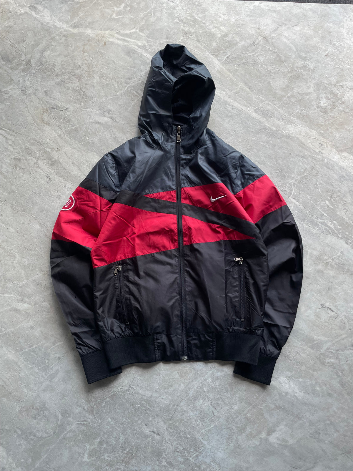NIKE BLACK AND RED HOODED JACKET-S