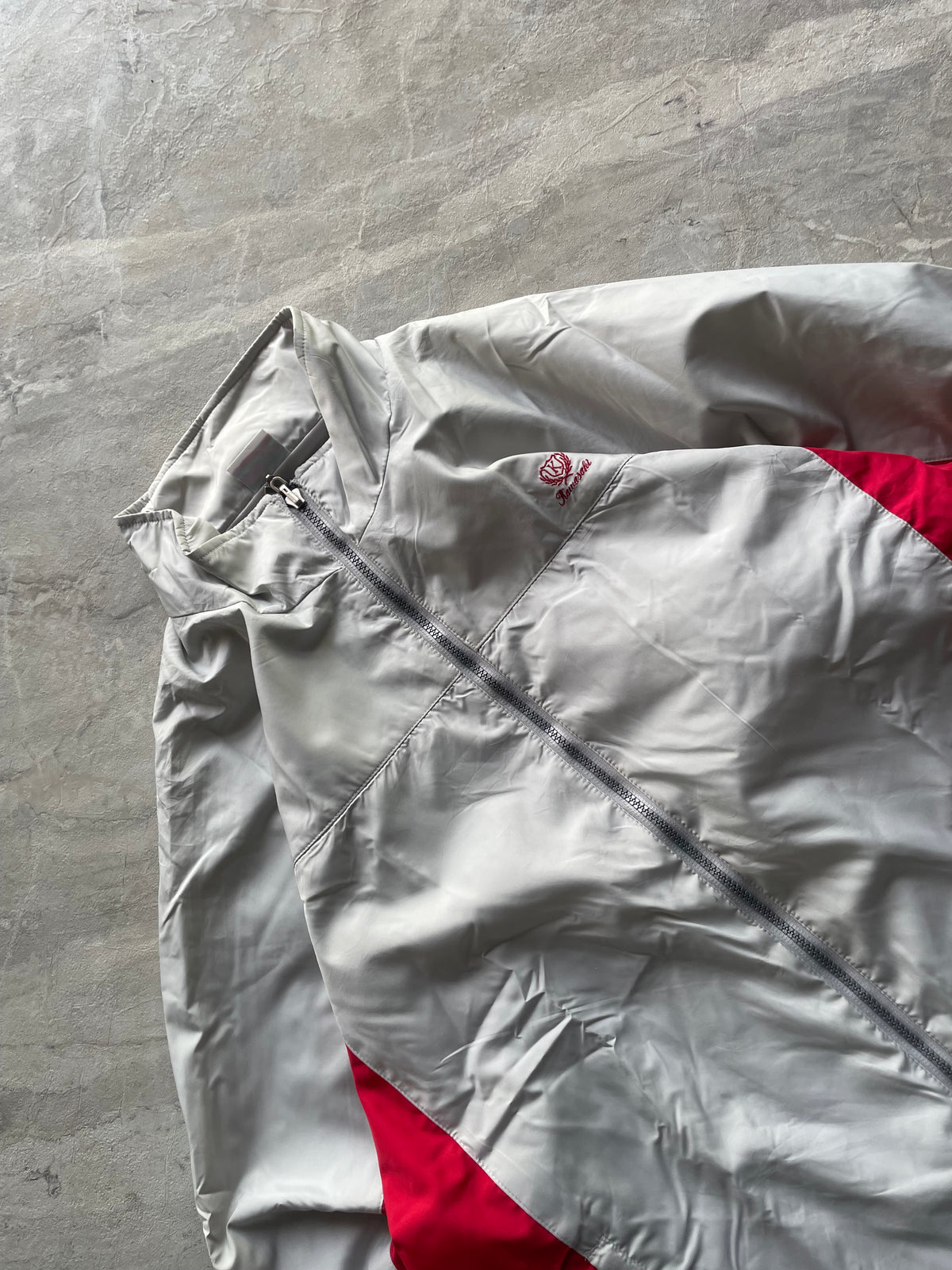 PUMA LIGHT GREY AND RED WINDBREAKER-L