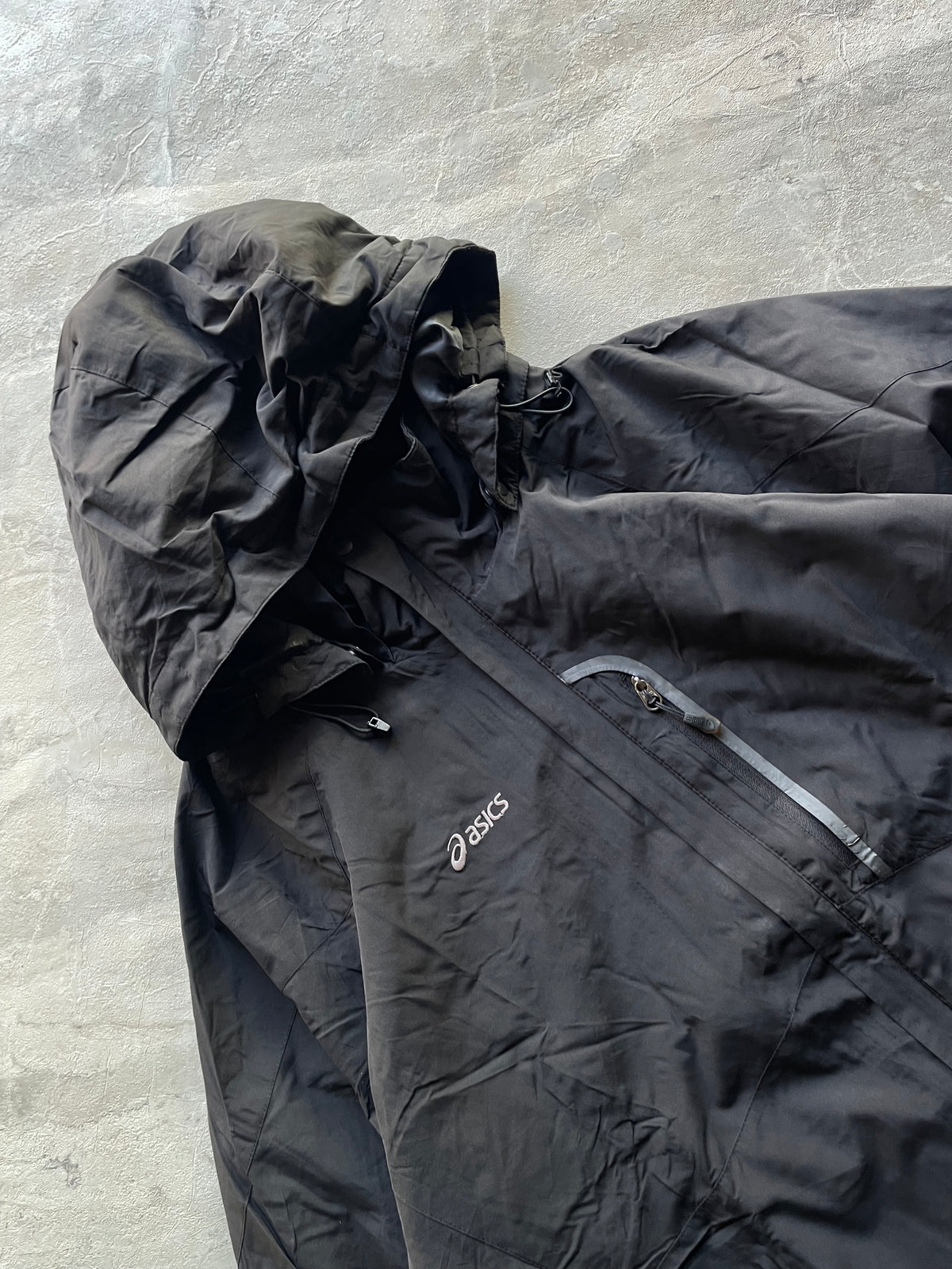 BLACK ASICS HOODED WINDBREAKER JACKET-XL