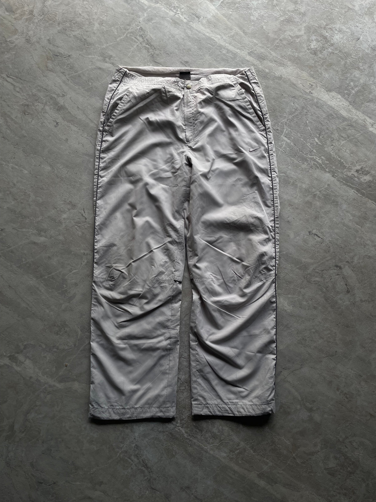 LIGHT GREY NIKE WOVEN TRACK PANT