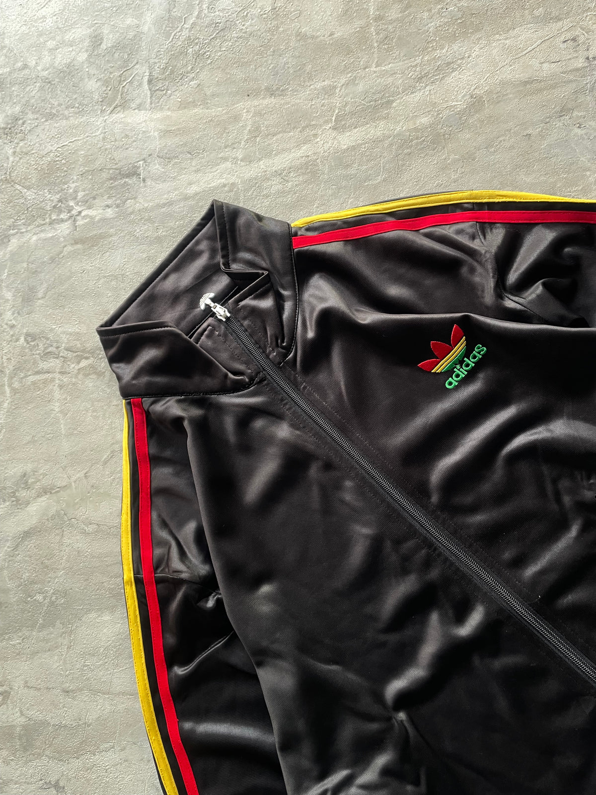BLACK ADIDAS THREE LINED JACKET-L