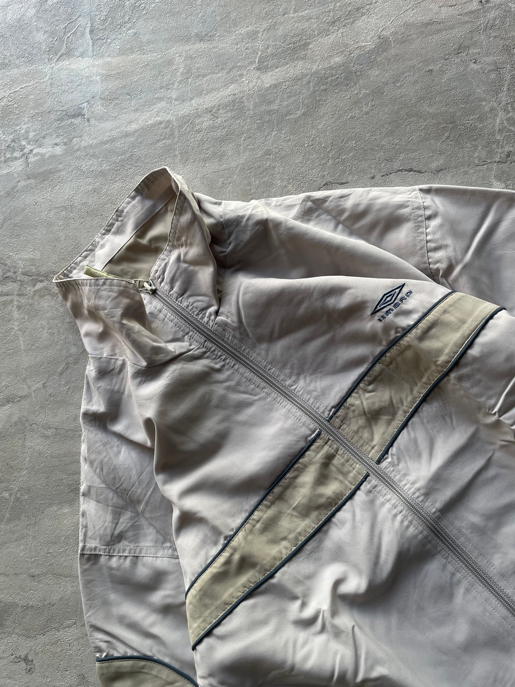 UMBRO BEIGE COLORBLOCK TRACK JACKET-L